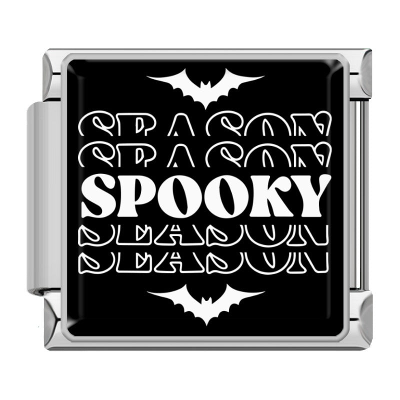 Charm Inscription Spooky sur Noir — Argenté | Lymette